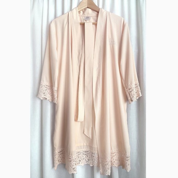Blush-pink women's robe. Short length. Lace bottom. Very nice. Size XS/S - Picture 2 of 4